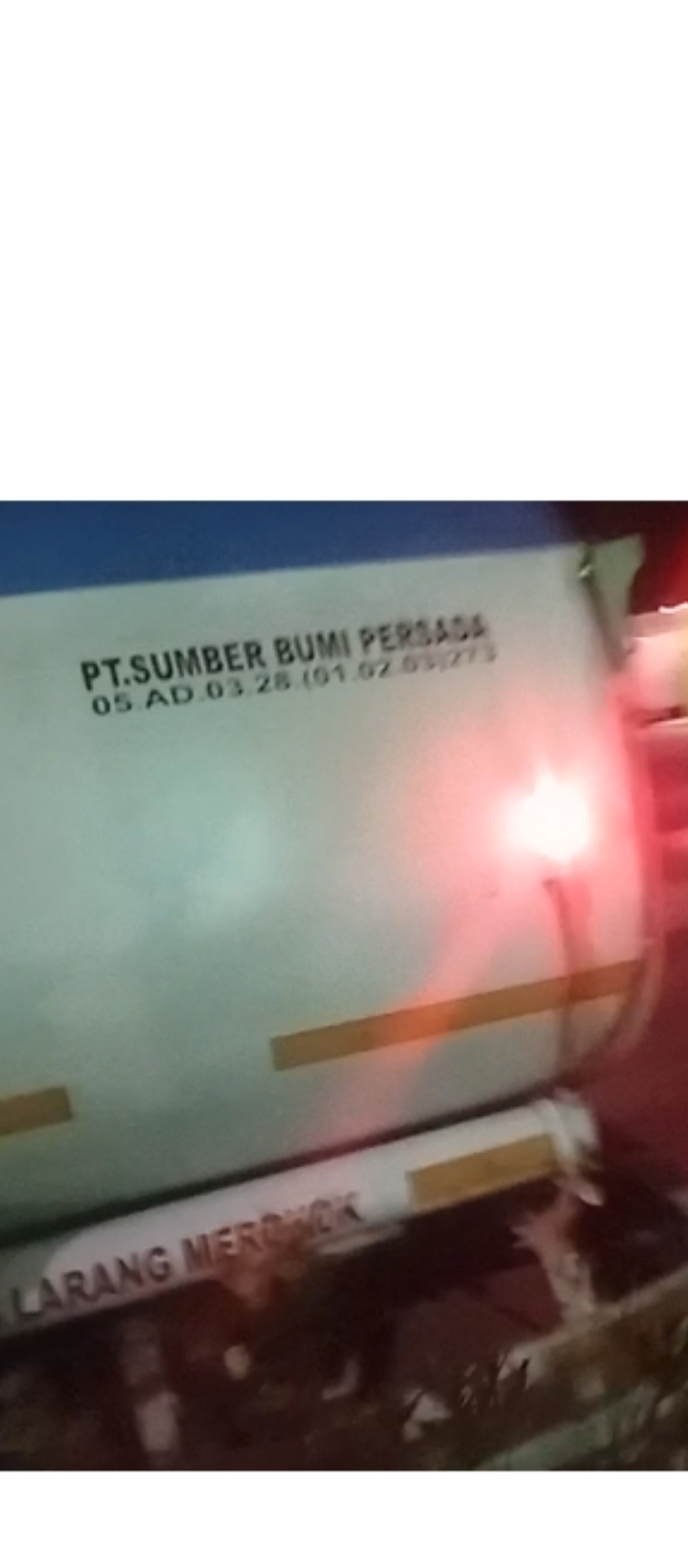 DIDUGA SOLAR BERSUBSIDI DIANGKUT MOBIL “TRANSPORTIR” BERSTIKER BIRU PUTIH, PENGURUS PT SBP DIDUGA INTIMIDASI JURNALIS: “SAYA TEMBAK KAMU!